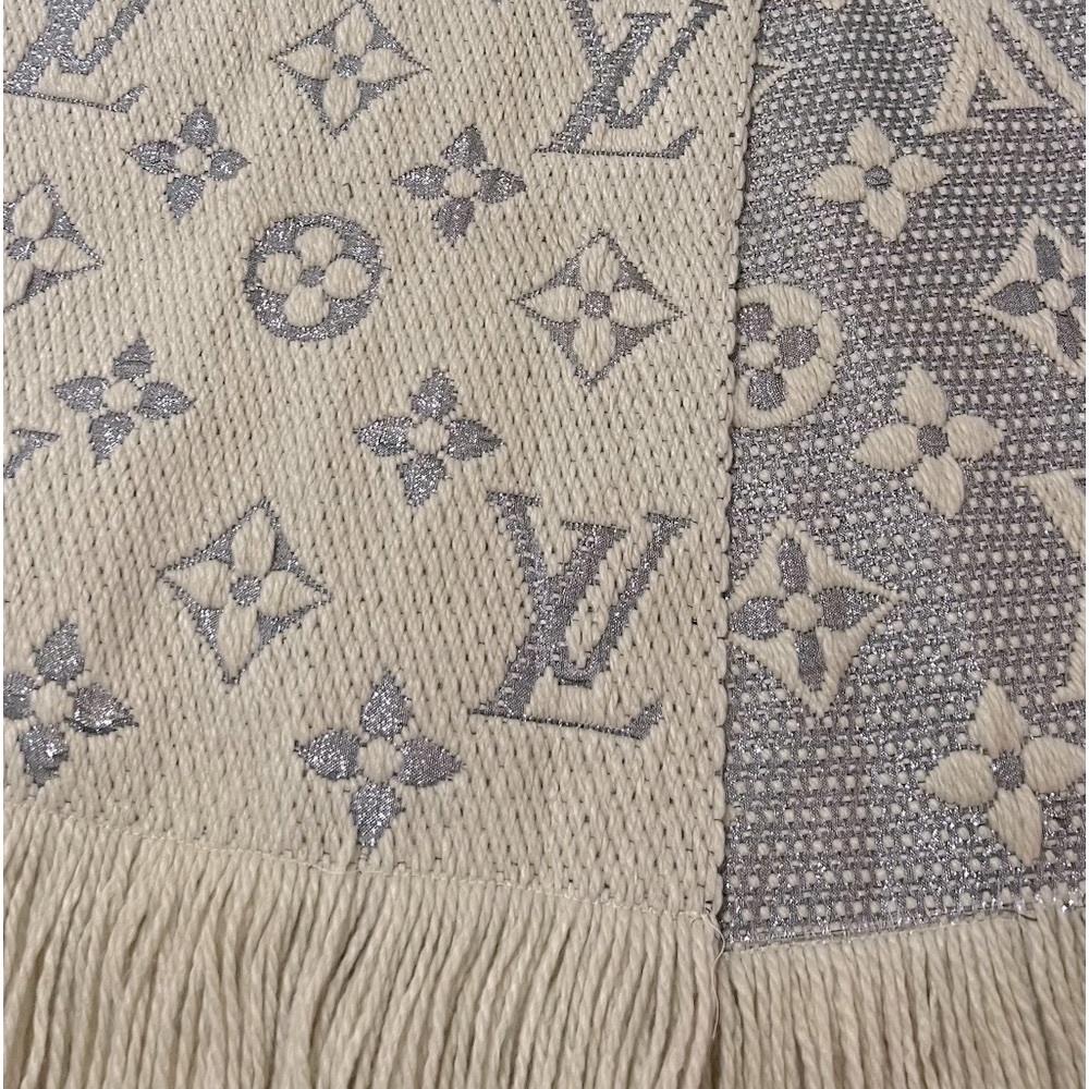 LOUIS VUITTON AUTHENTIC SHINE LOGOMANIA Pearl/ Gray SCARVE